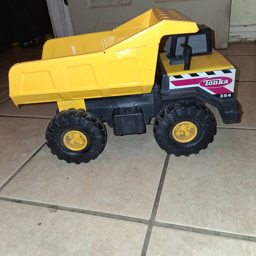 Tonka Yellow Dump Truck Toy - Picture 5 of 5